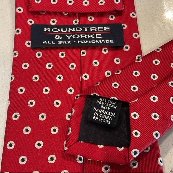 Round tree & Yorke Silk Tie Red, White & Blue Classic Look Very Handsome - Picture 2 of 5